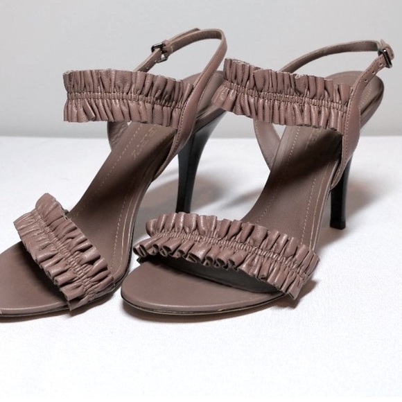 Burberry Mauve Ruffled Leather Sling Back Heels /Sandals size 39.5 (fits 8-8.5) - Picture 1 of 8